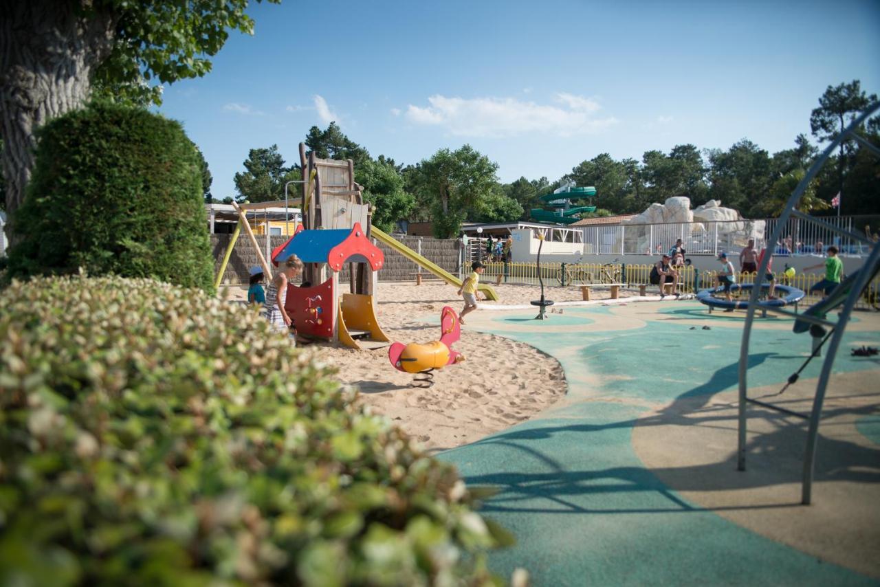 Camping Les Chouans 호텔 생 힐레르 드 리에 외부 사진