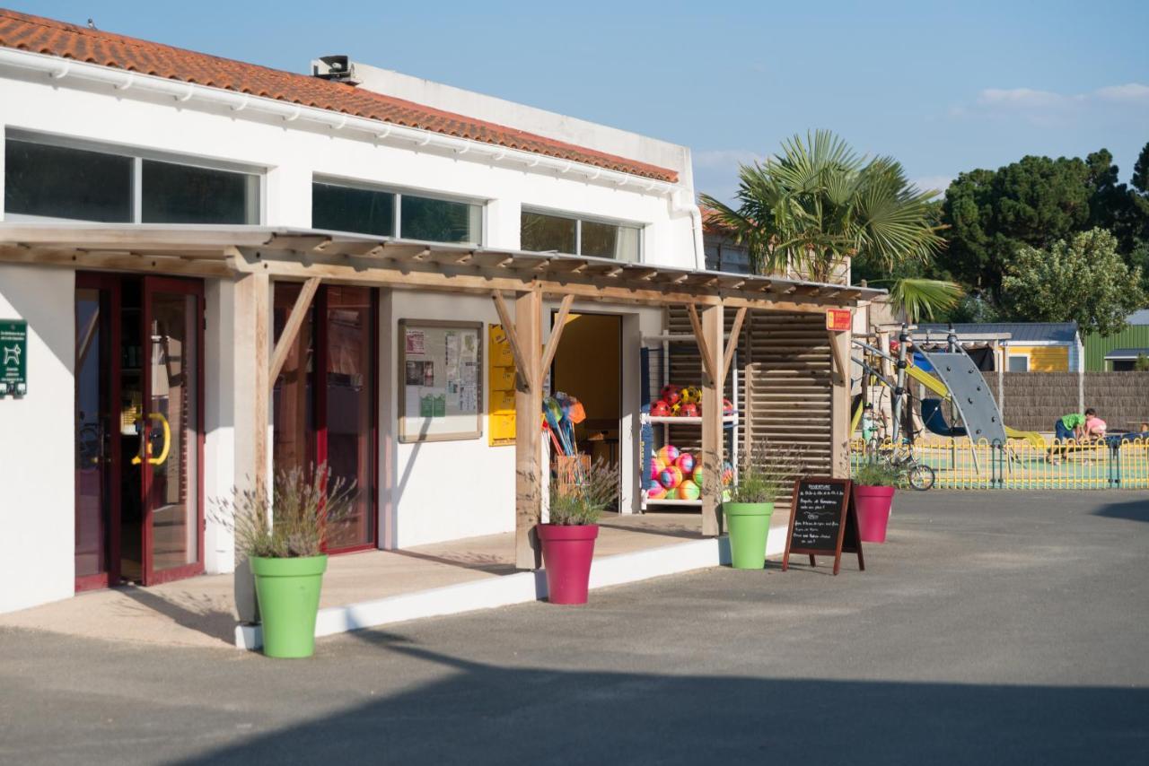 Camping Les Chouans 호텔 생 힐레르 드 리에 외부 사진