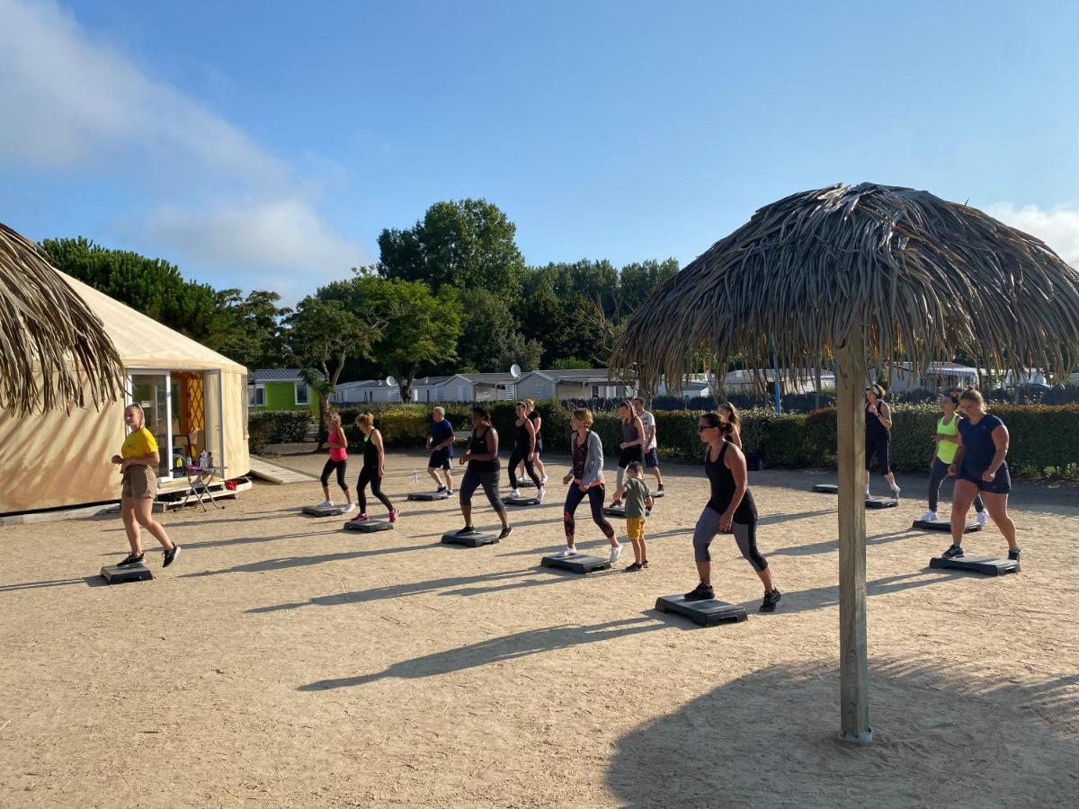 Camping Les Chouans 호텔 생 힐레르 드 리에 외부 사진