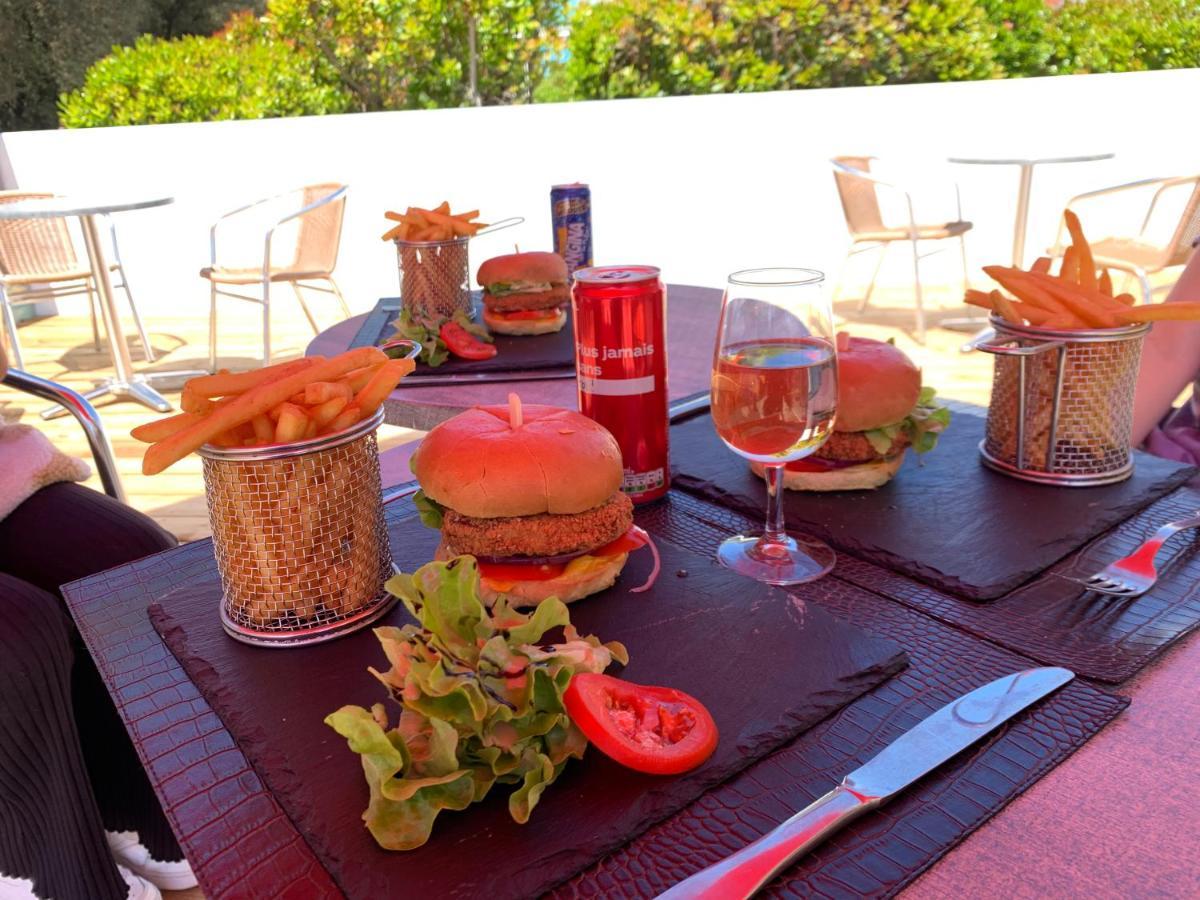 Camping Les Chouans 호텔 생 힐레르 드 리에 외부 사진