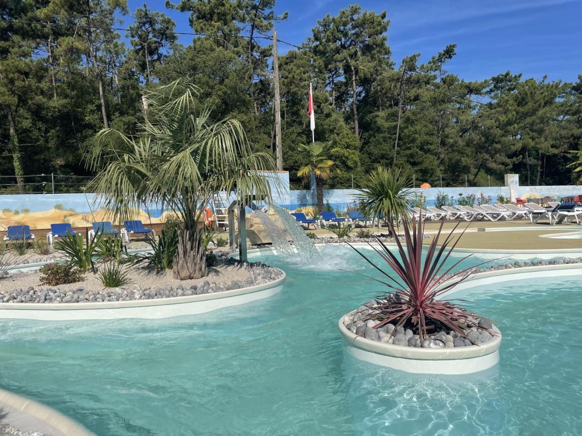Camping Les Chouans 호텔 생 힐레르 드 리에 외부 사진